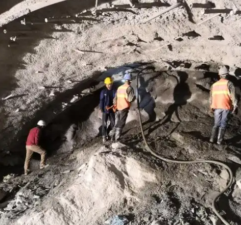 石狮拱顶带模注浆料的施工流程及注意事项